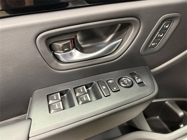 New 2025 Honda Pilot Touring image 8