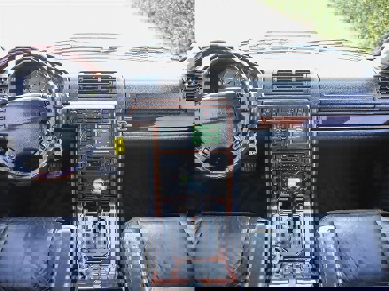 Used 2002 Land Rover Range Rover HSE image 16