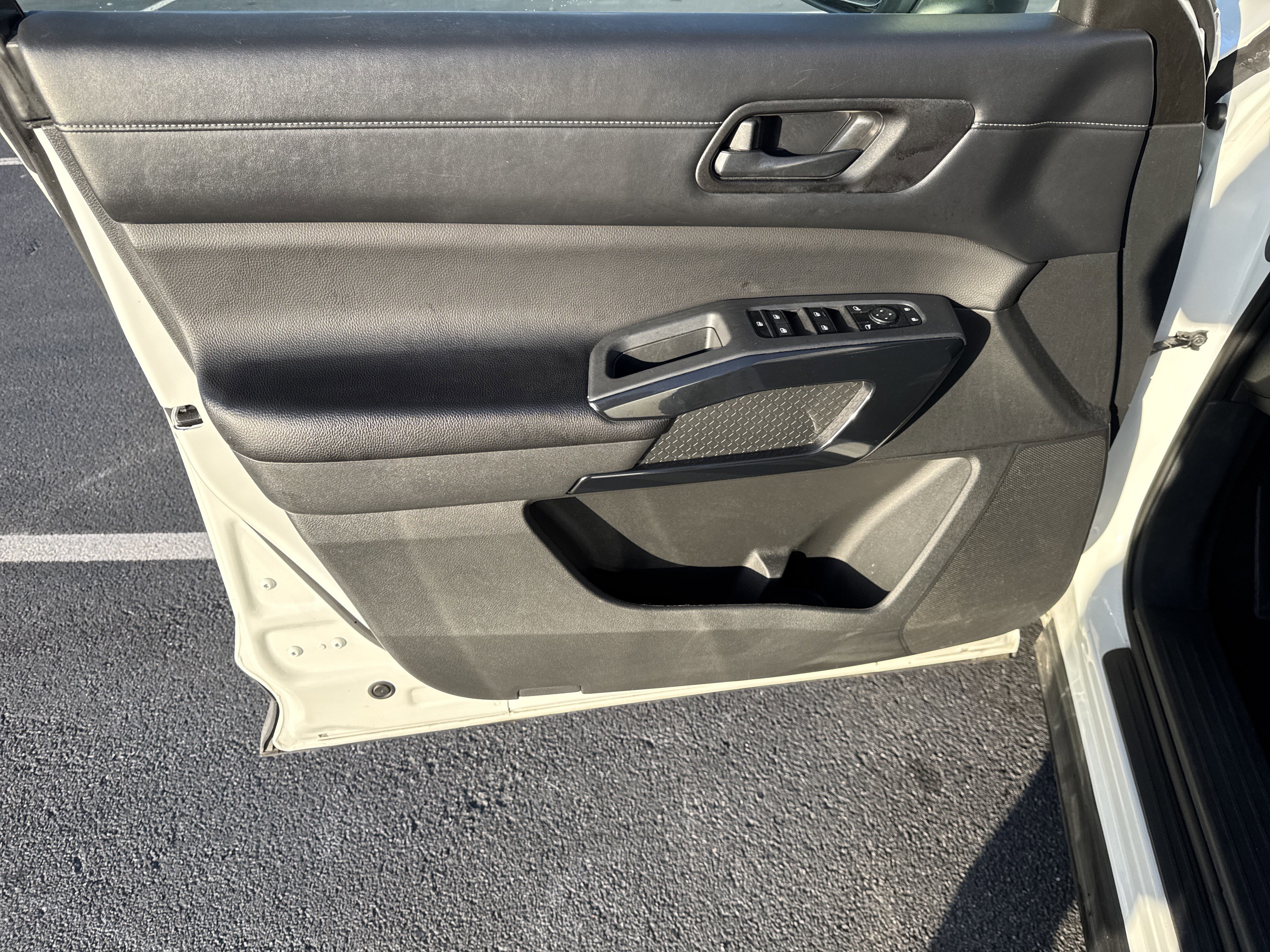 Used 2024 Nissan Pathfinder SV image 22