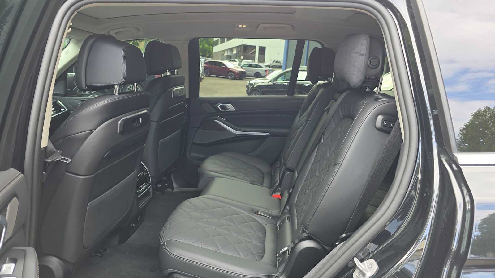 Used 2025 BMW X7 xDrive40i w/ Premium Package AWD/4WD image 16