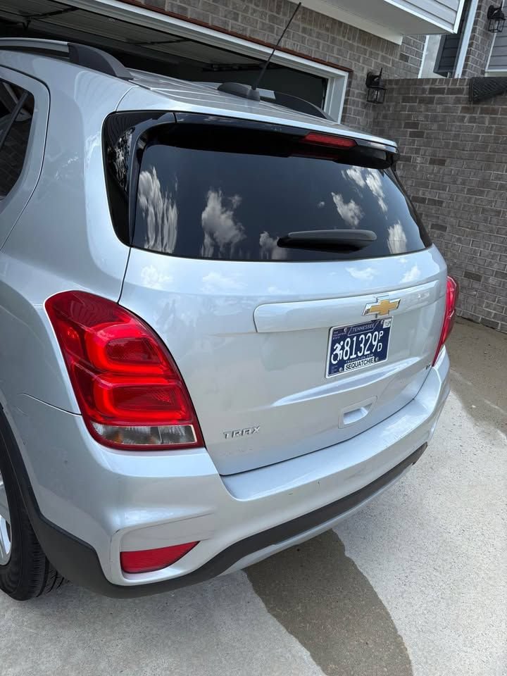 Used 2020 Chevrolet Trax LT w/ LT Convenience Package FWD image 3