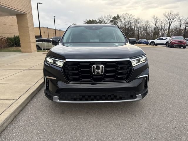 New 2025 Honda Pilot Touring image 7