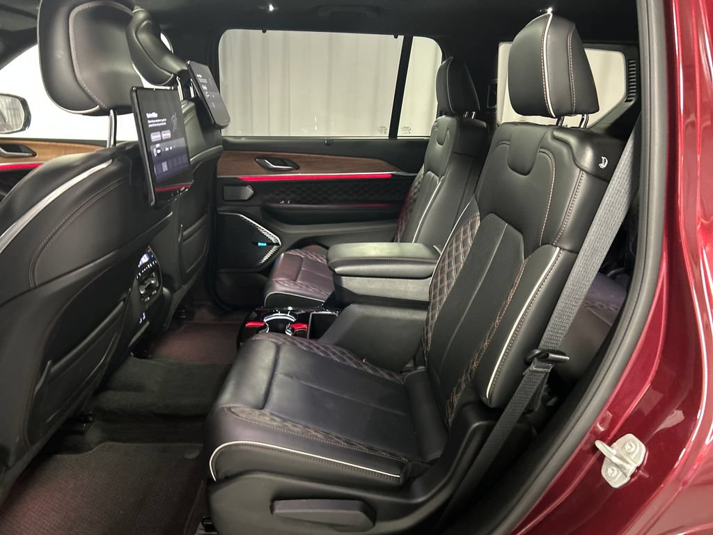 Used 2025 Jeep Grand Cherokee L Summit AWD/4WD image 24