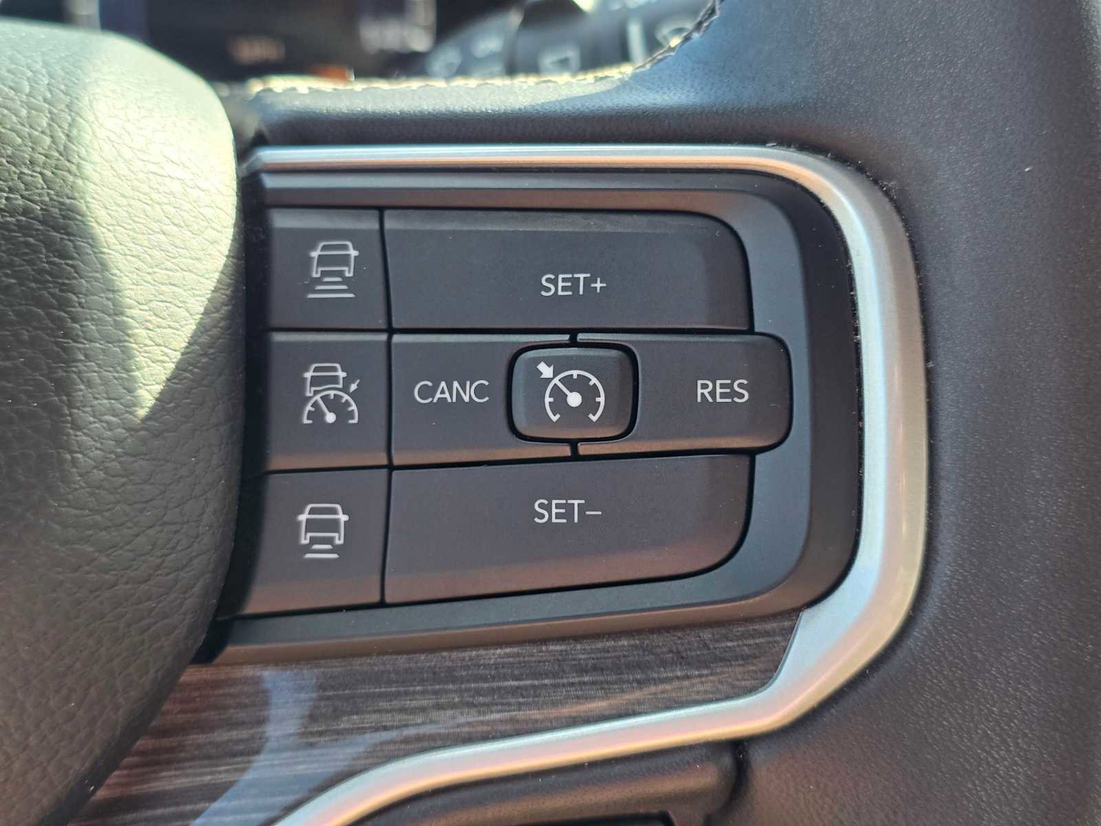 Used 2022 Jeep Wagoneer Series III w/ Flexible Seating Group image 34