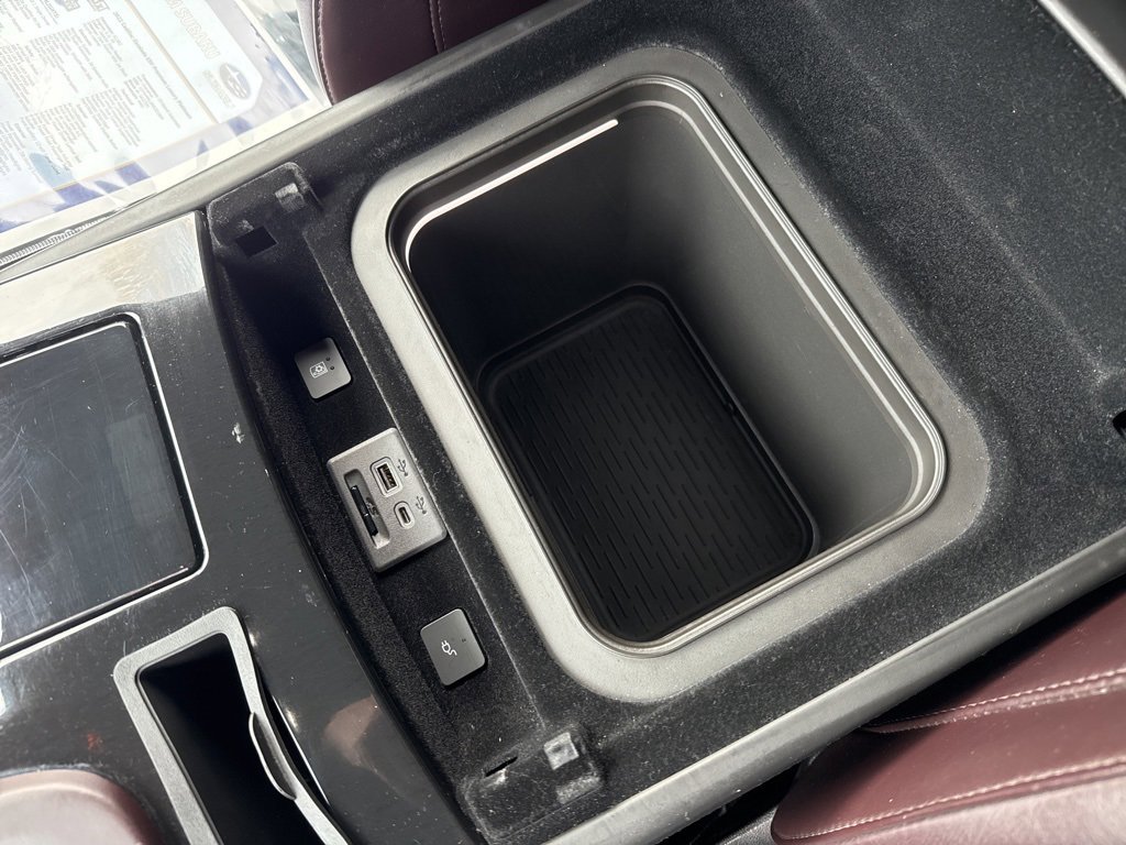 Used 2022 Cadillac Escalade ESV Premium Luxury Platinum image 41