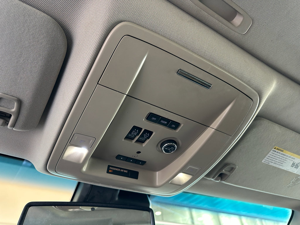 Used 2016 Chevrolet Suburban LT image 24