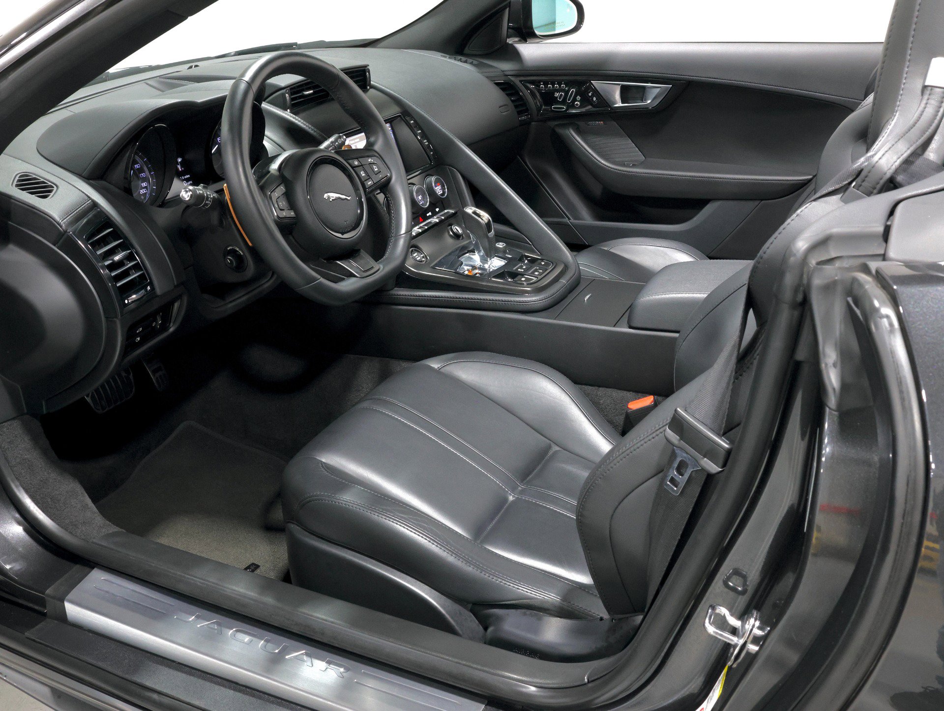 Used 2014 Jaguar F-TYPE S image 3