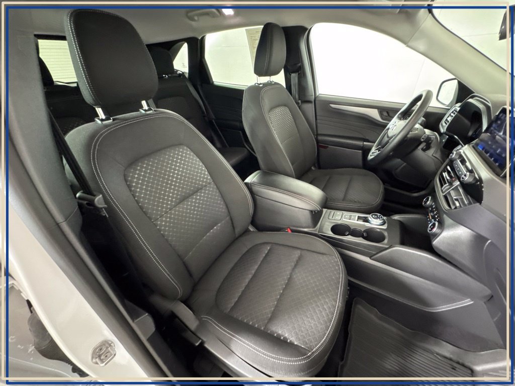 Used 2025 Ford Escape Active w/ Cold Weather Package AWD/4WD image 39