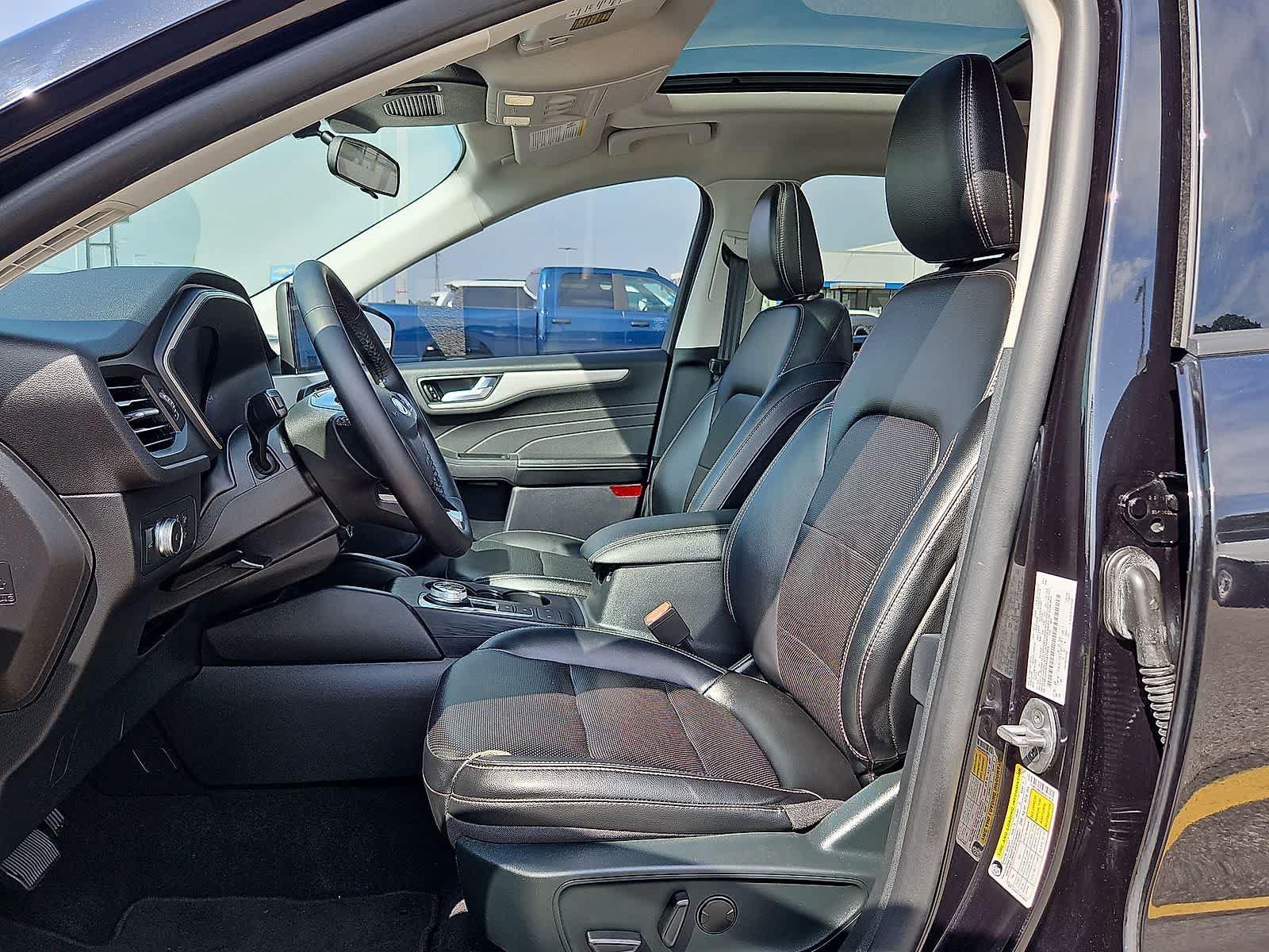 Used 2022 Ford Escape SEL w/ Technology Package FWD image 26