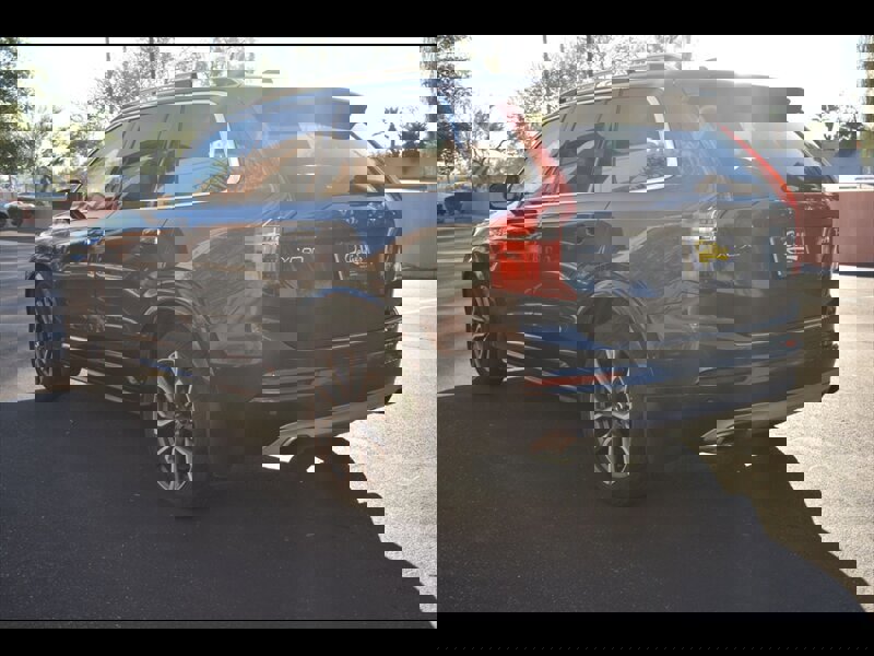 Used 2018 Volvo XC90 T6 Momentum w/ Convenience Package image 6