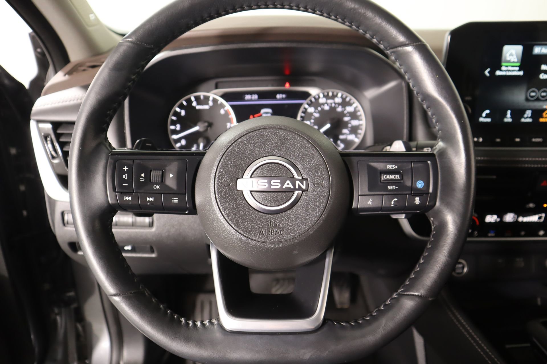 Used 2023 Nissan Rogue SL w/ SL Premium Package image 3