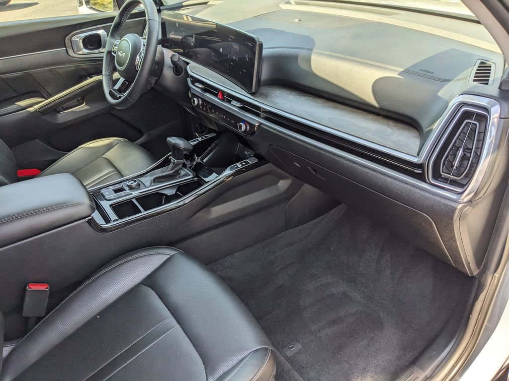 Certified 2025 Kia Sorento SX image 13