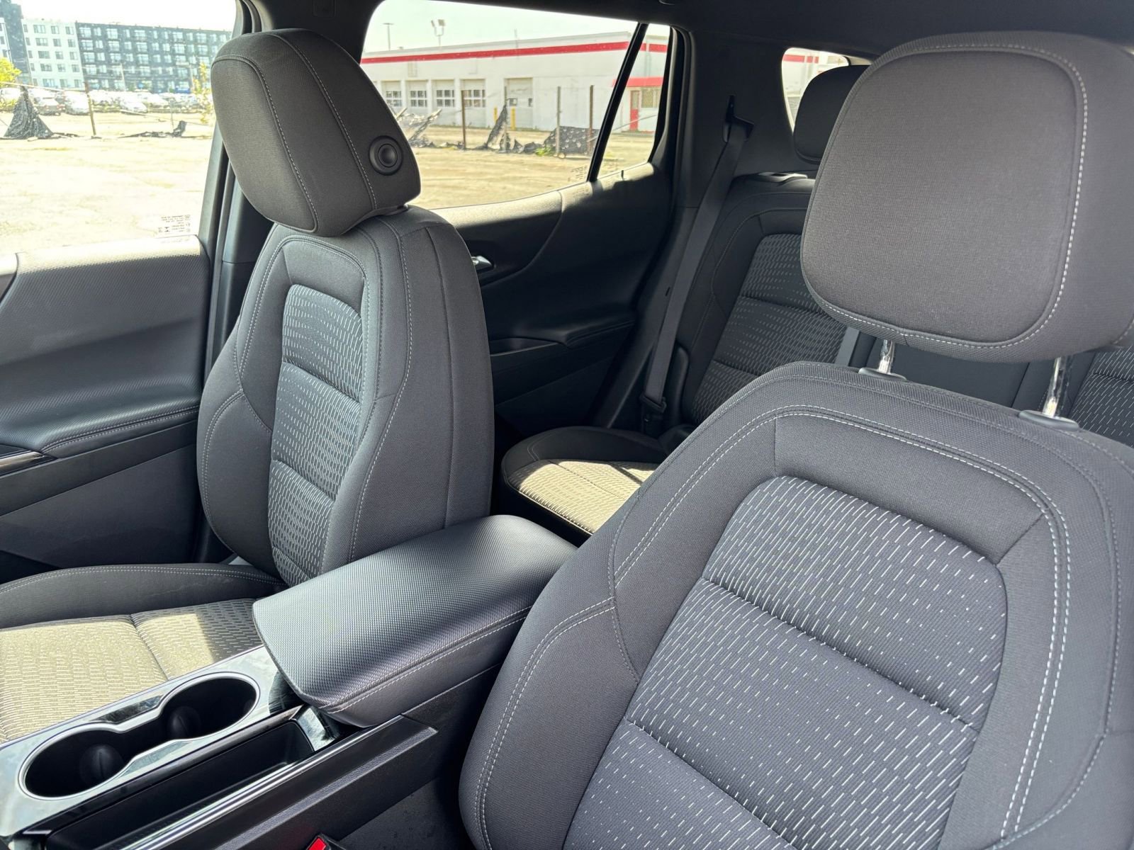 Used 2025 Chevrolet Equinox LT FWD image 35