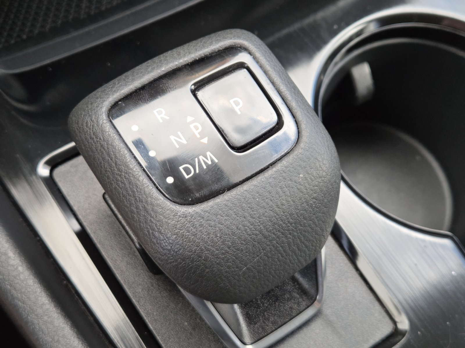 Used 2025 Nissan Rogue SV FWD image 30