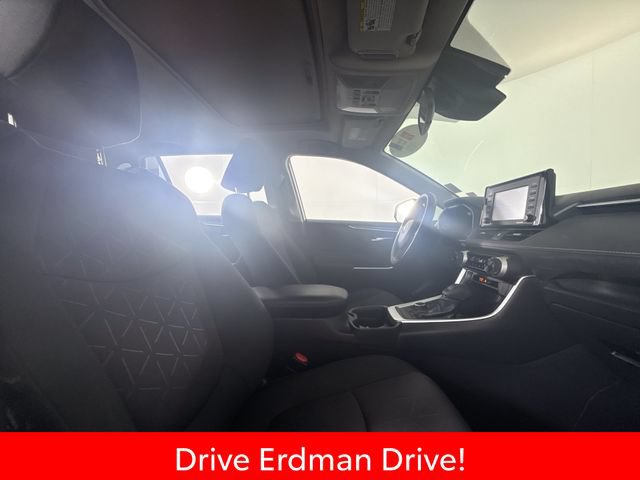 Certified 2020 Toyota RAV4 XLE w/ Convenience Package AWD/4WD image 25