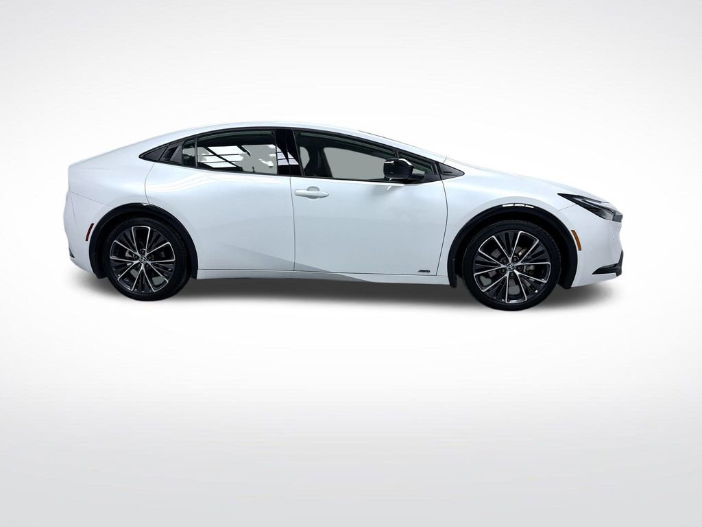 Used 2024 Toyota Prius XLE image 2