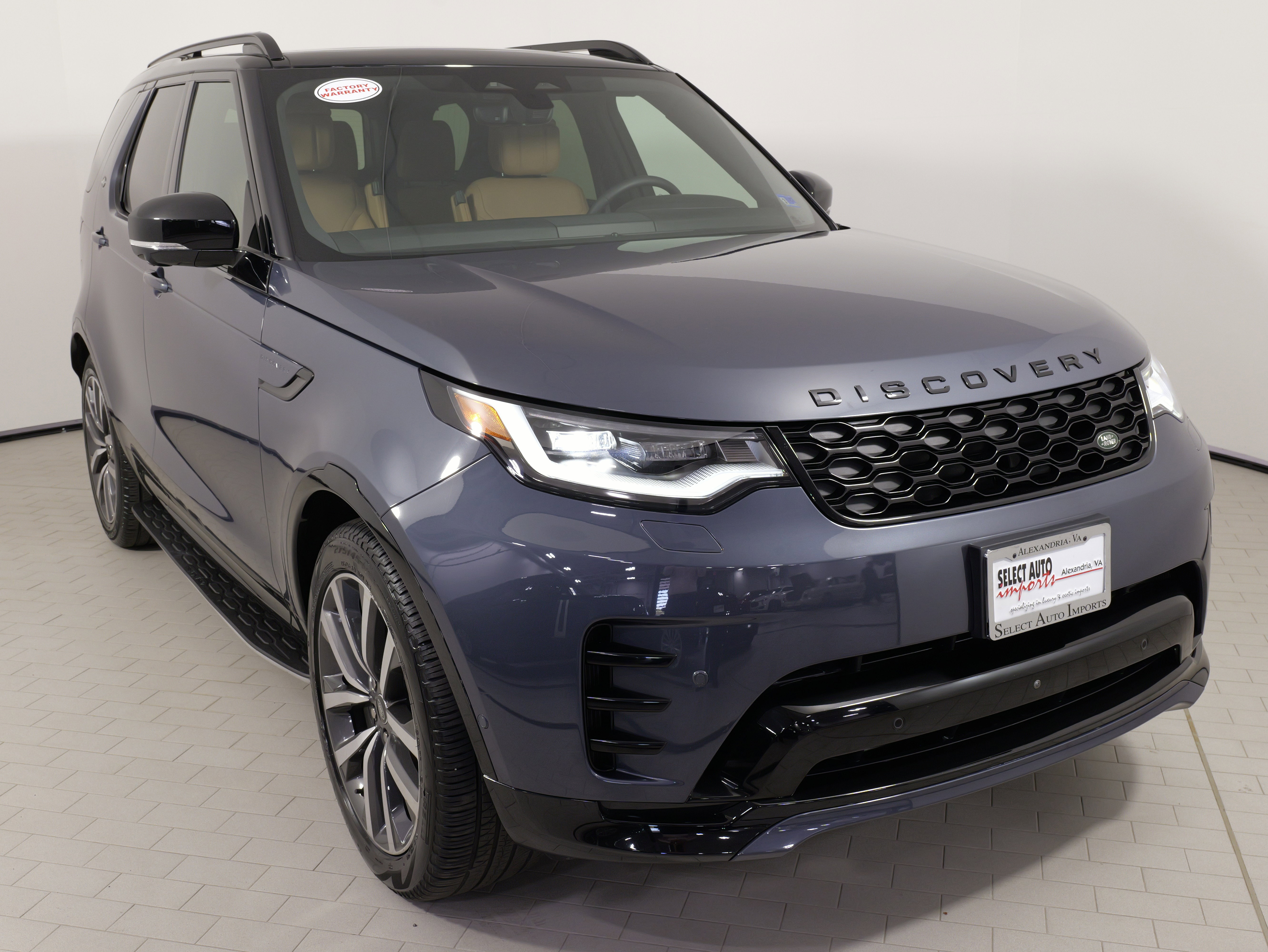 Used 2024 Land Rover Discovery Dynamic SE image 6