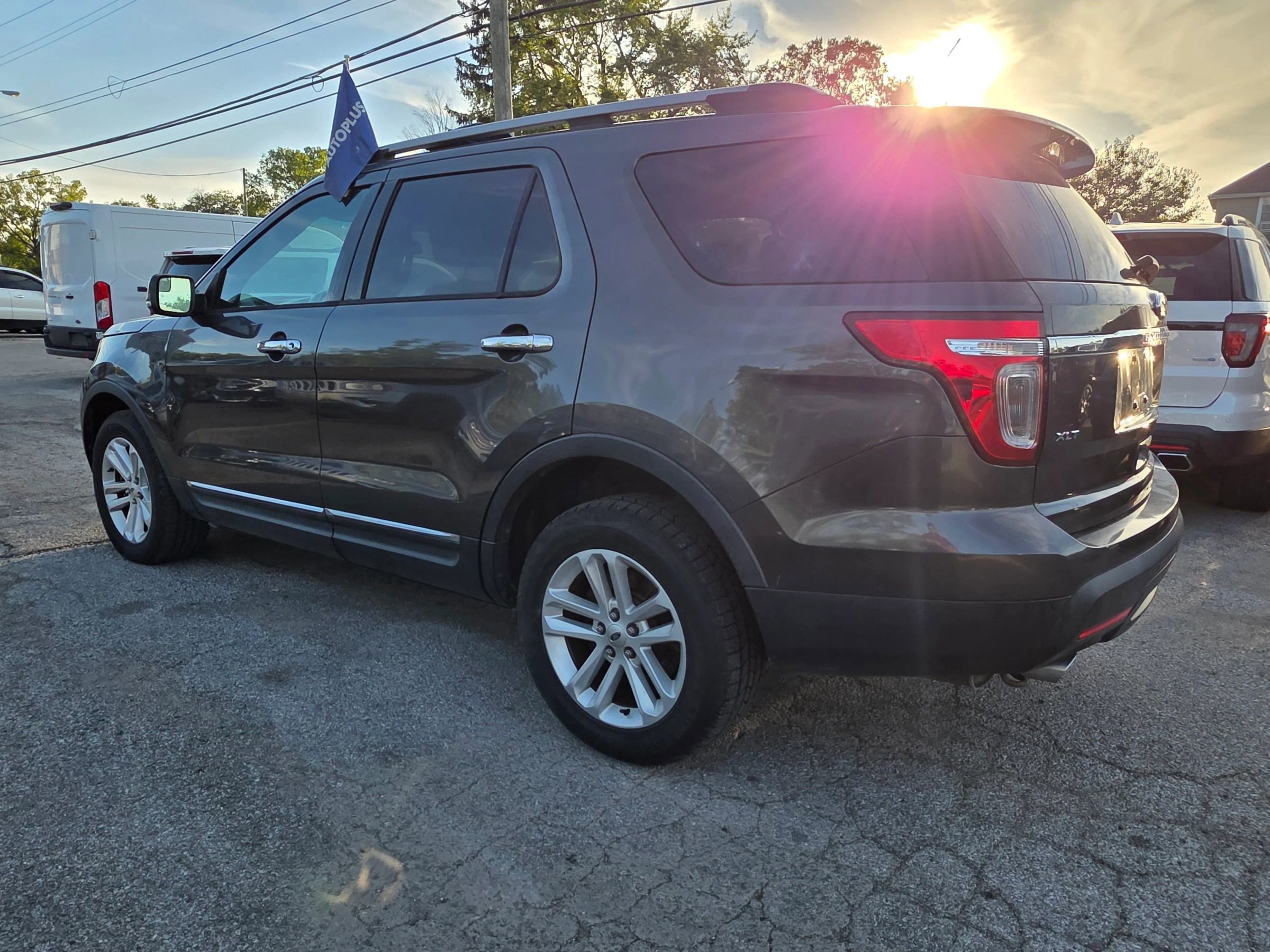 Used 2015 Ford Explorer XLT image 2
