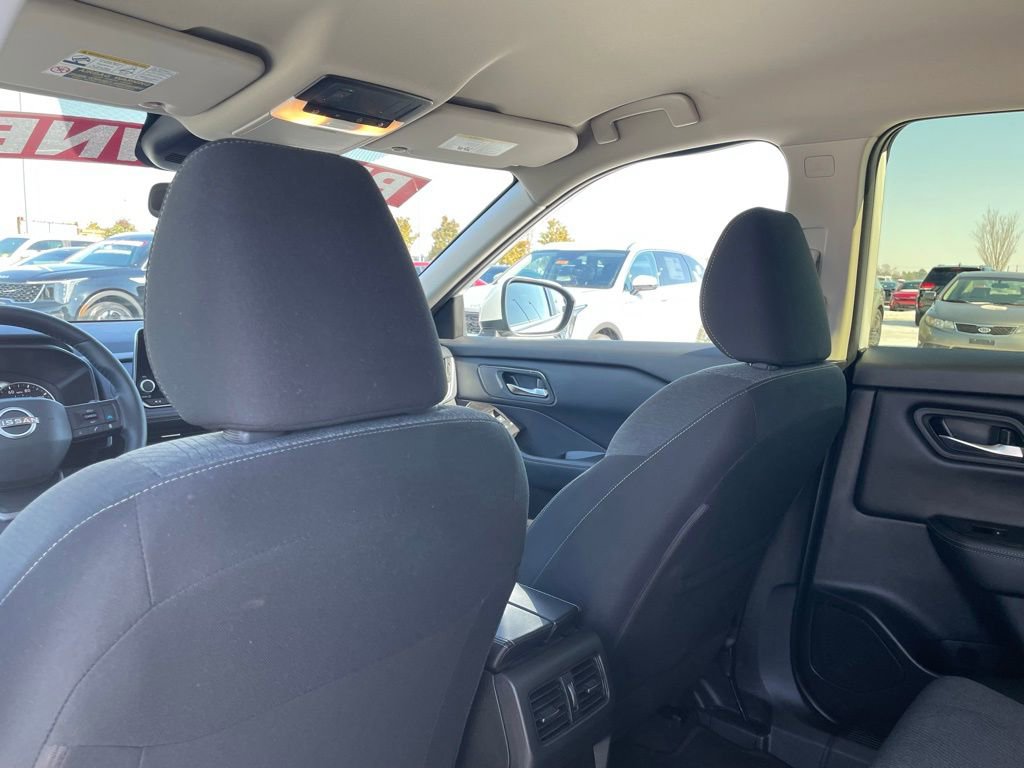 Used 2025 Nissan Rogue SV image 26