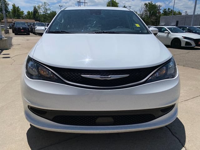 Used 2023 Chrysler Voyager LX FWD image 9