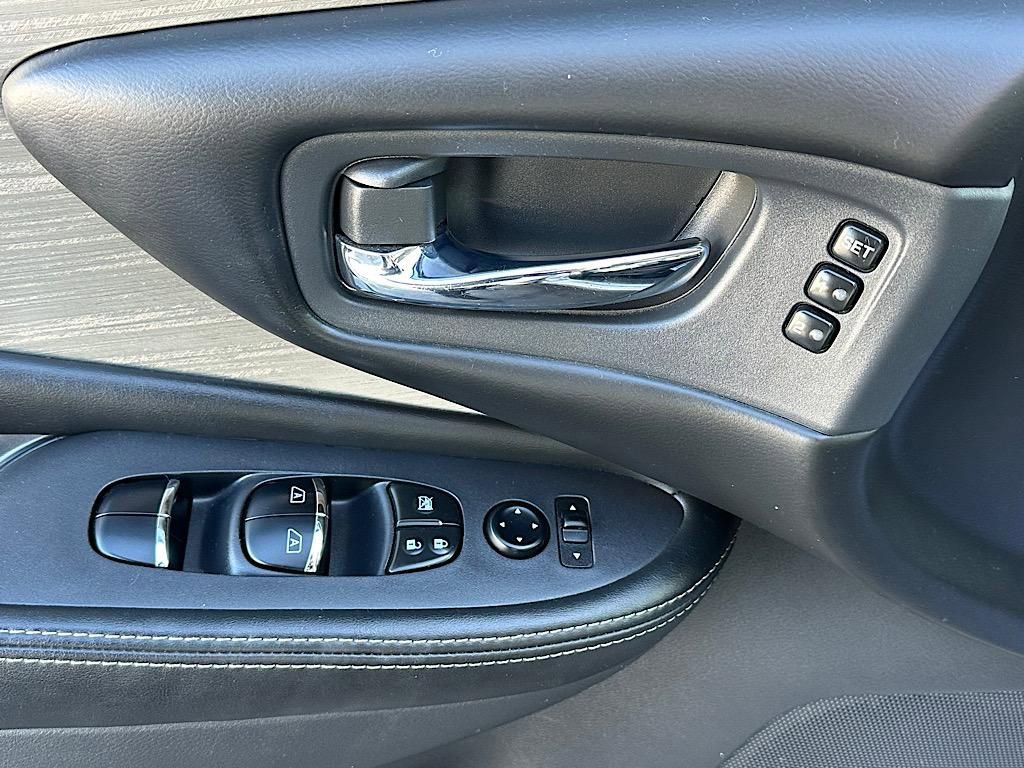 Used 2018 Nissan Murano Platinum w/ Cargo Package image 18