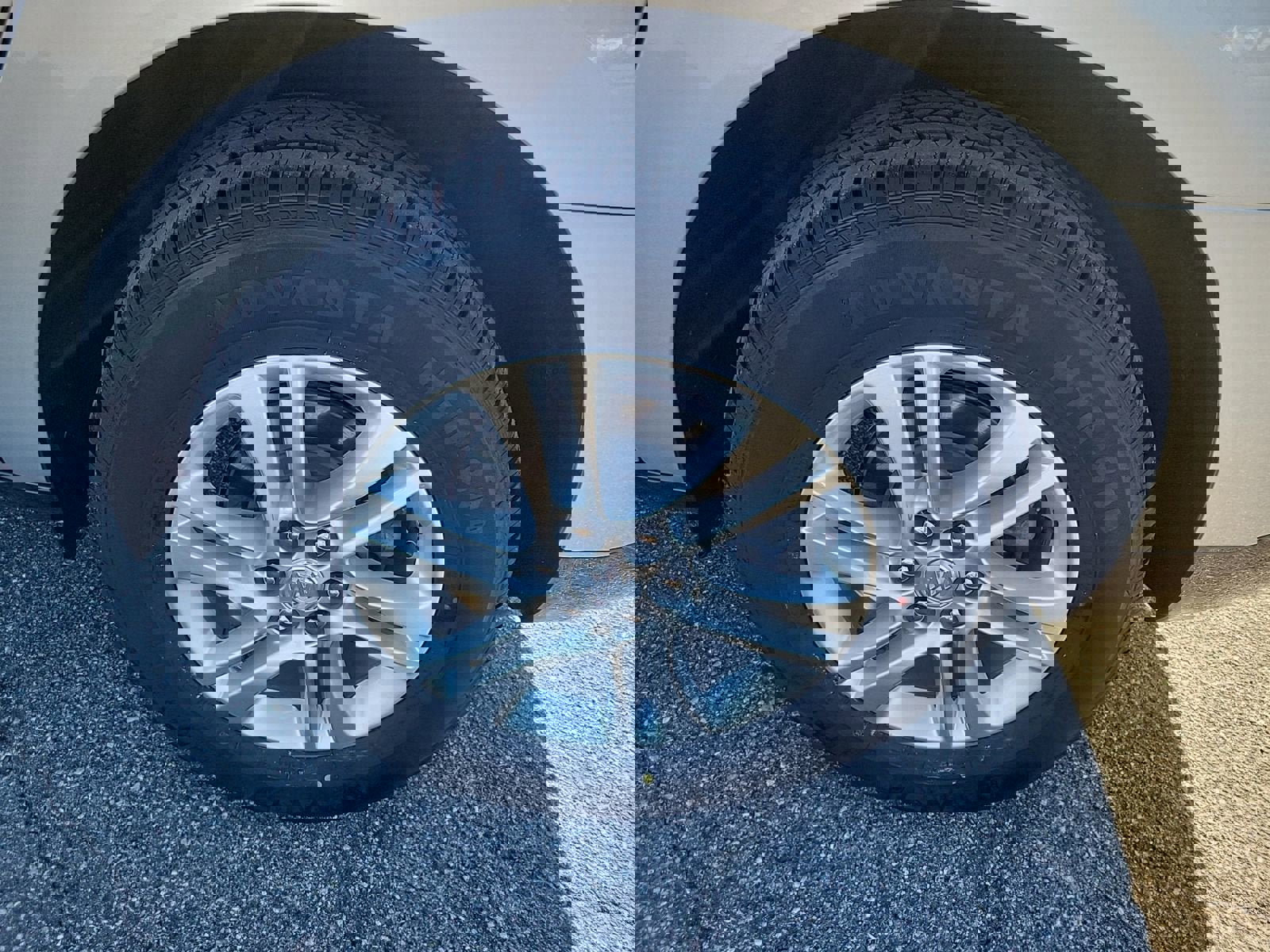 Used 2021 Buick Enclave Essence w/ Sound and Sites Package image 18