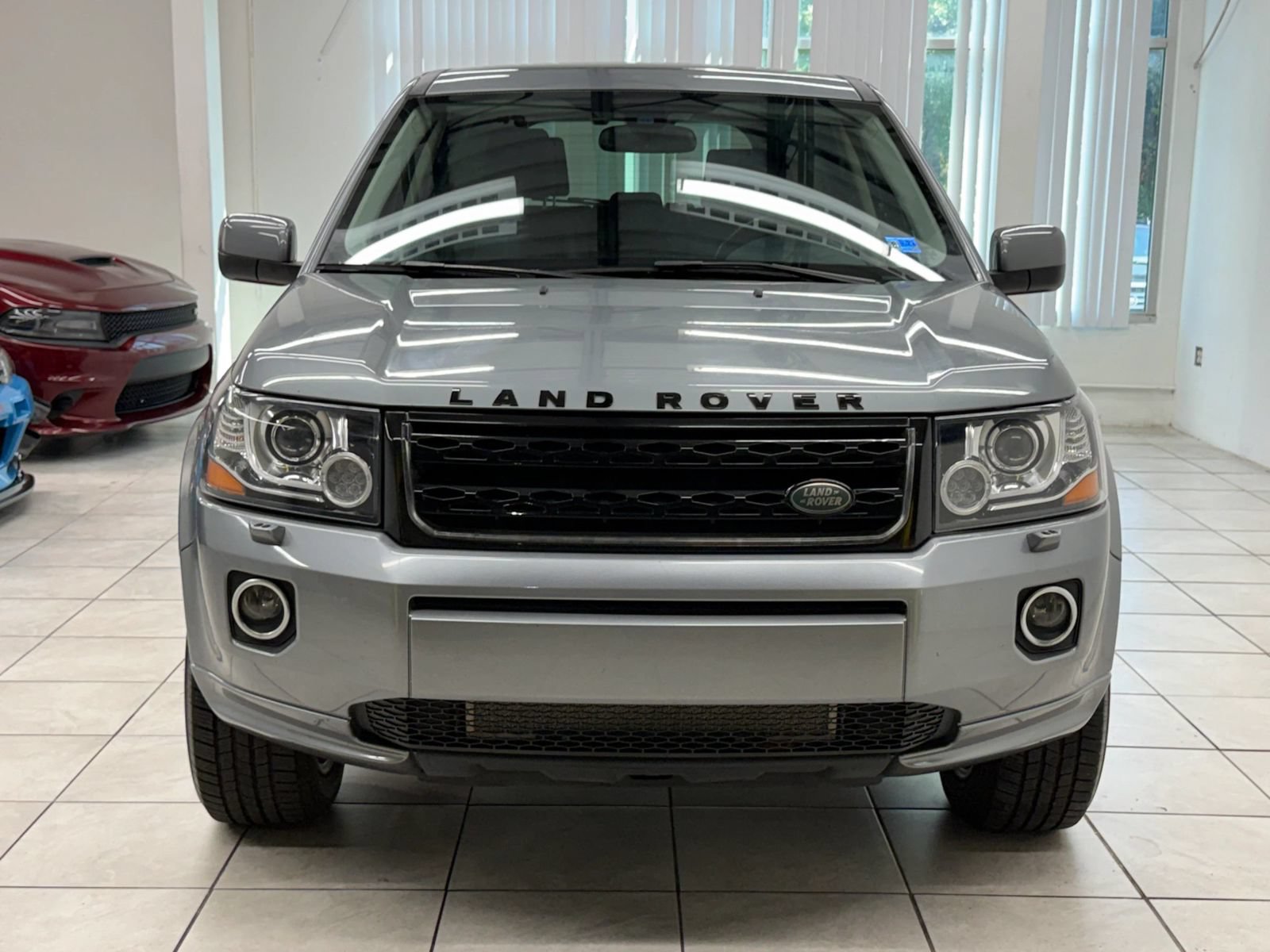 Used 2015 Land Rover LR2 HSE AWD/4WD image 2