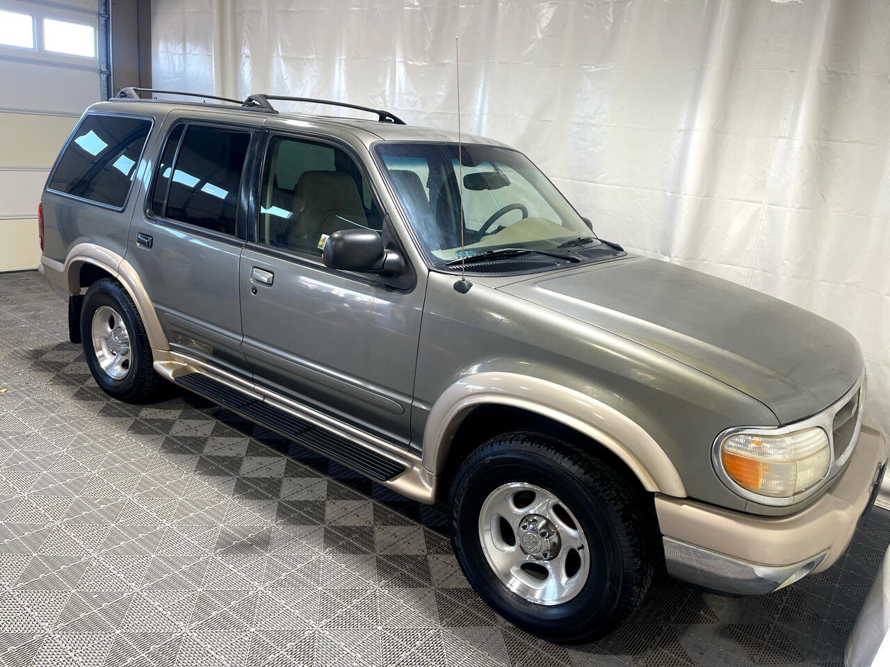Used 2000 Ford Explorer Eddie Bauer image 10