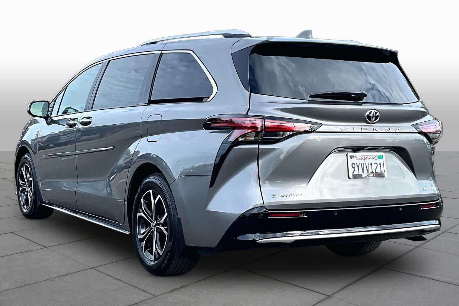 Used 2026 Toyota Sienna Platinum AWD/4WD image 11
