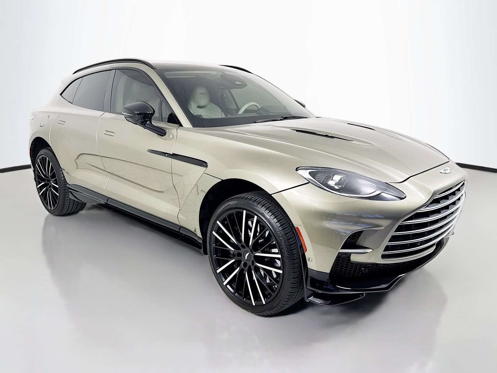 Used 2025 Aston Martin DBX 707 AWD/4WD image 1