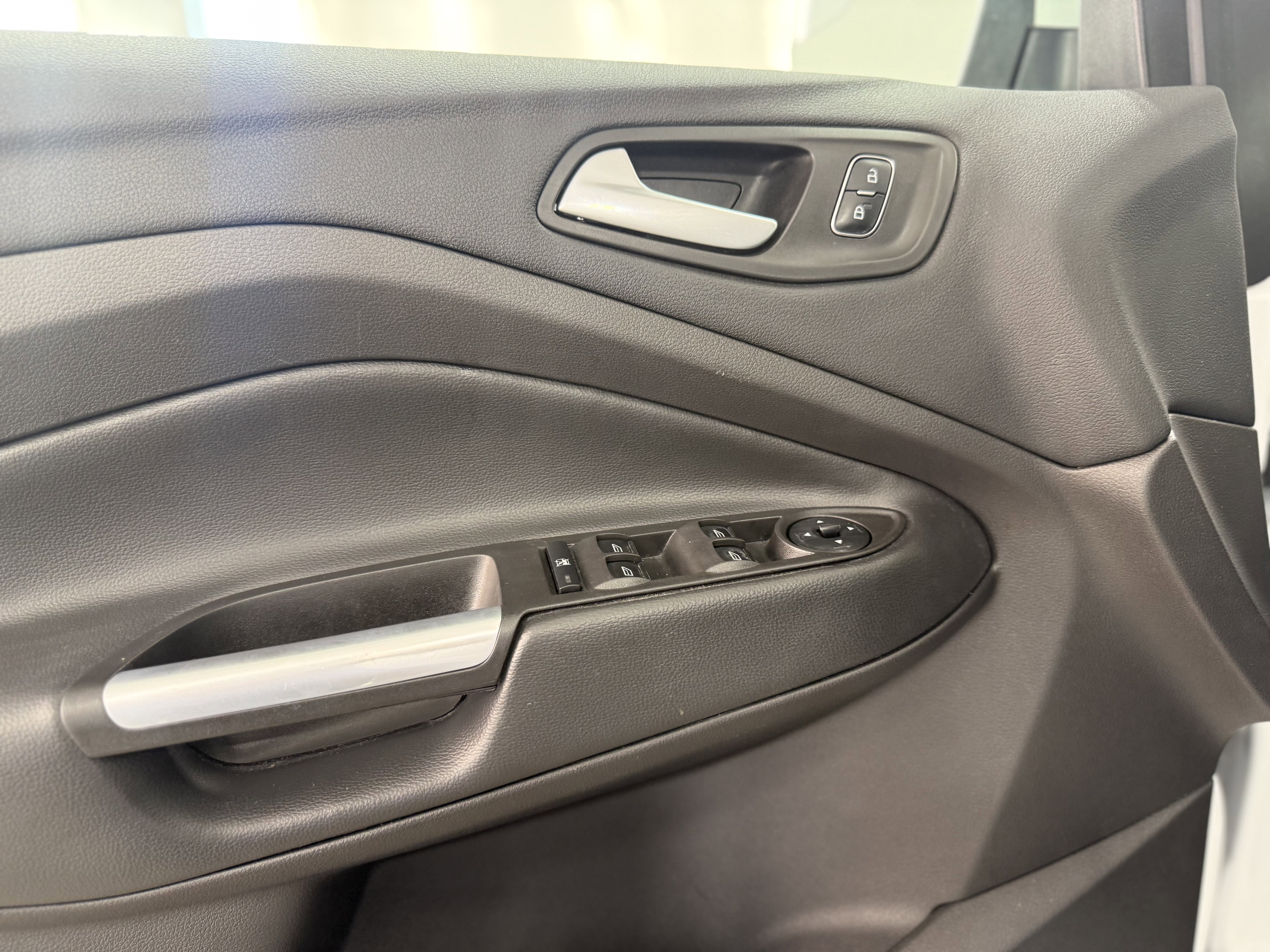 Used 2018 Ford Escape SE w/ SE Sync 3 Package image 13