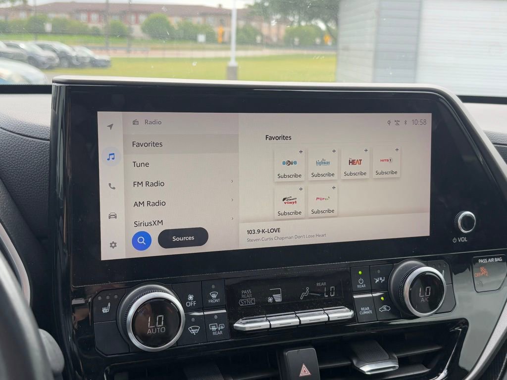 Used 2023 Toyota Highlander Bronze Edition image 12