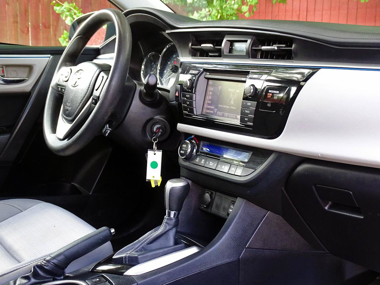 Used 2014 Toyota Corolla LE FWD image 32