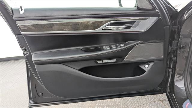 Used 2018 BMW 740i image 13