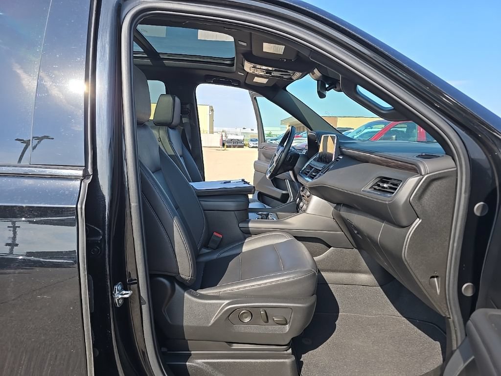 Used 2023 Chevrolet Tahoe Z71 w/ Luxury Package AWD/4WD image 21
