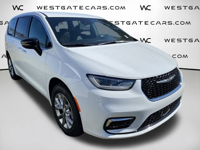 New 2026 Chrysler Pacifica Select image 20