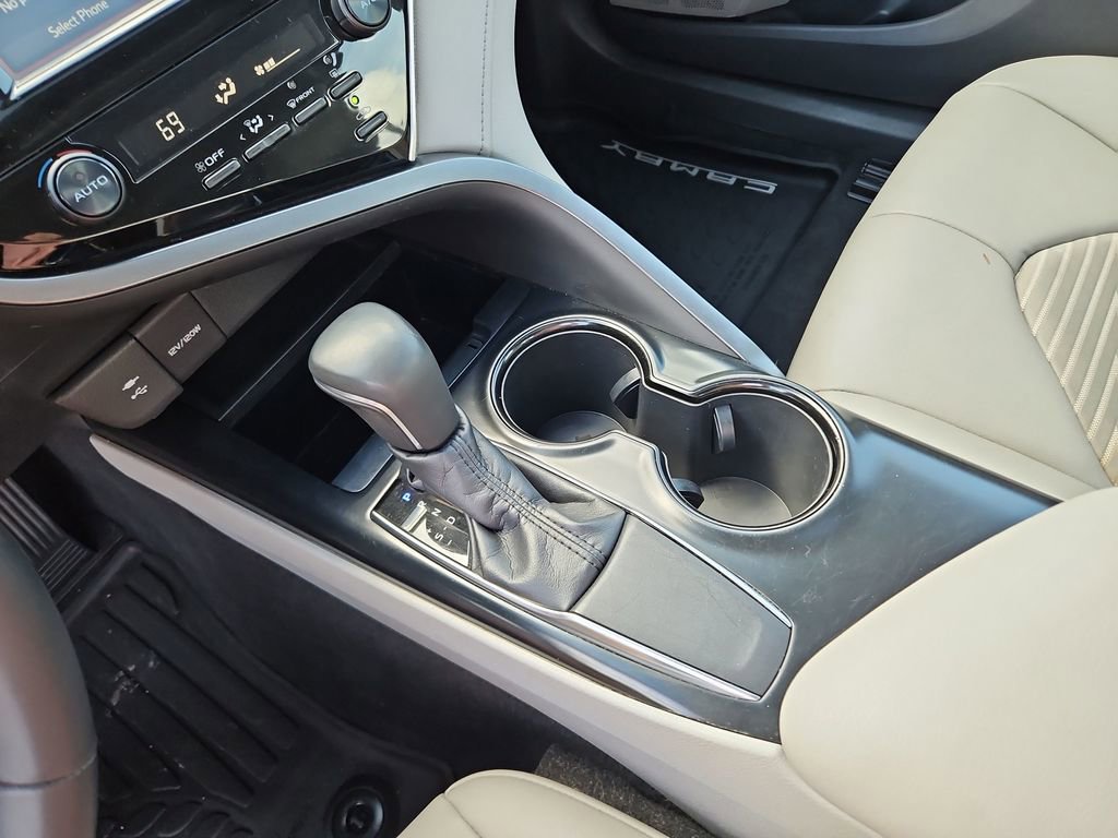 Used 2018 Toyota Camry SE w/ Moonroof Package image 19