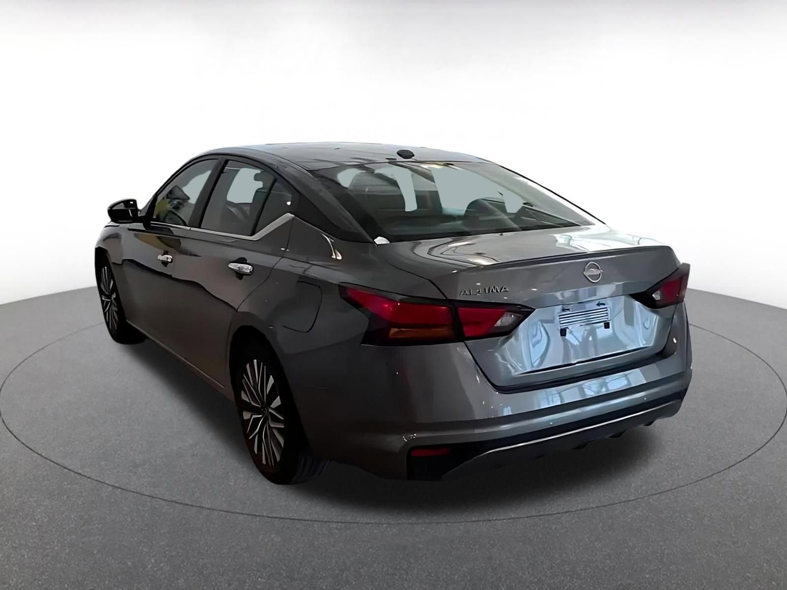 Used 2025 Nissan Altima 2.5 SV image 10