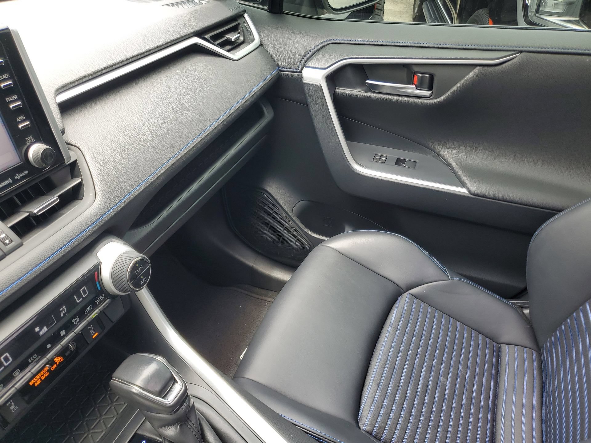 Used 2019 Toyota RAV4 XSE w/ XSE Weather Package AWD/4WD image 29