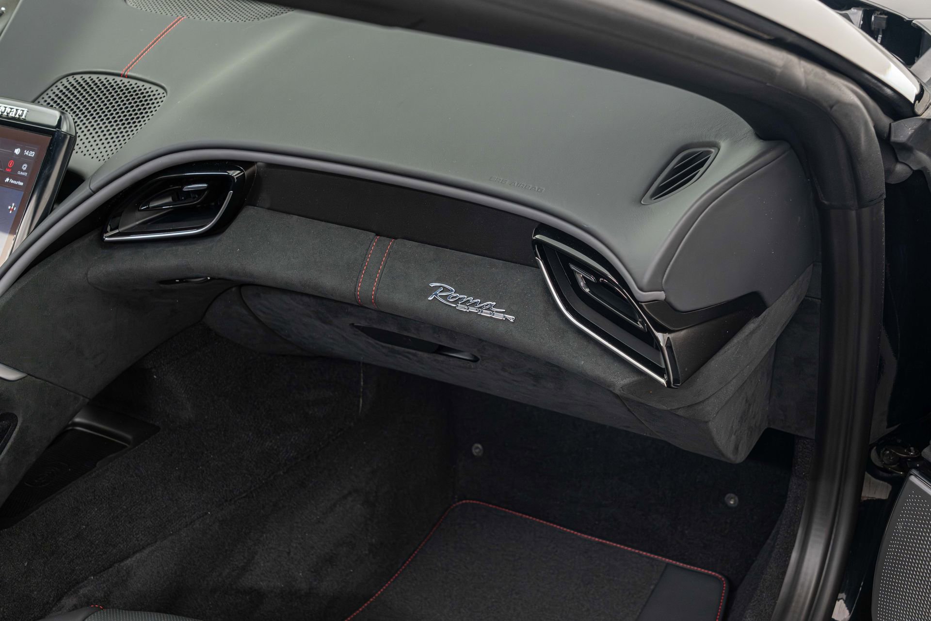 Certified 2025 Ferrari Roma Spider RWD image 38