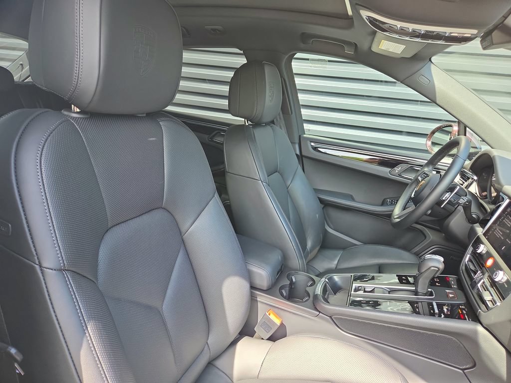 Certified 2026 Porsche Macan AWD/4WD image 19