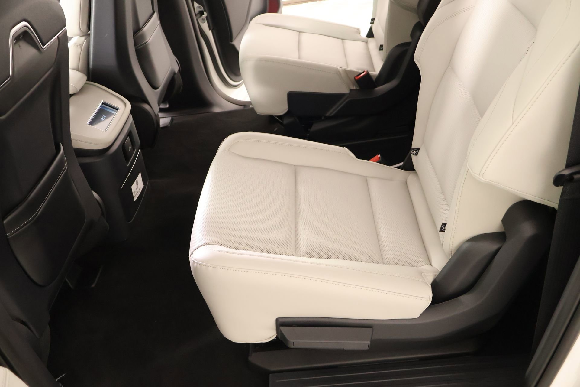 New 2026 Lincoln Navigator L Premier AWD/4WD image 12