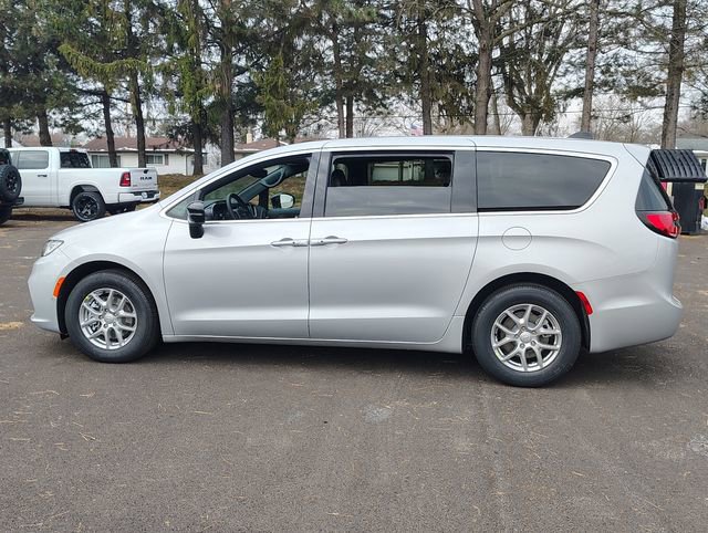 New 2026 Chrysler Pacifica Select image 9