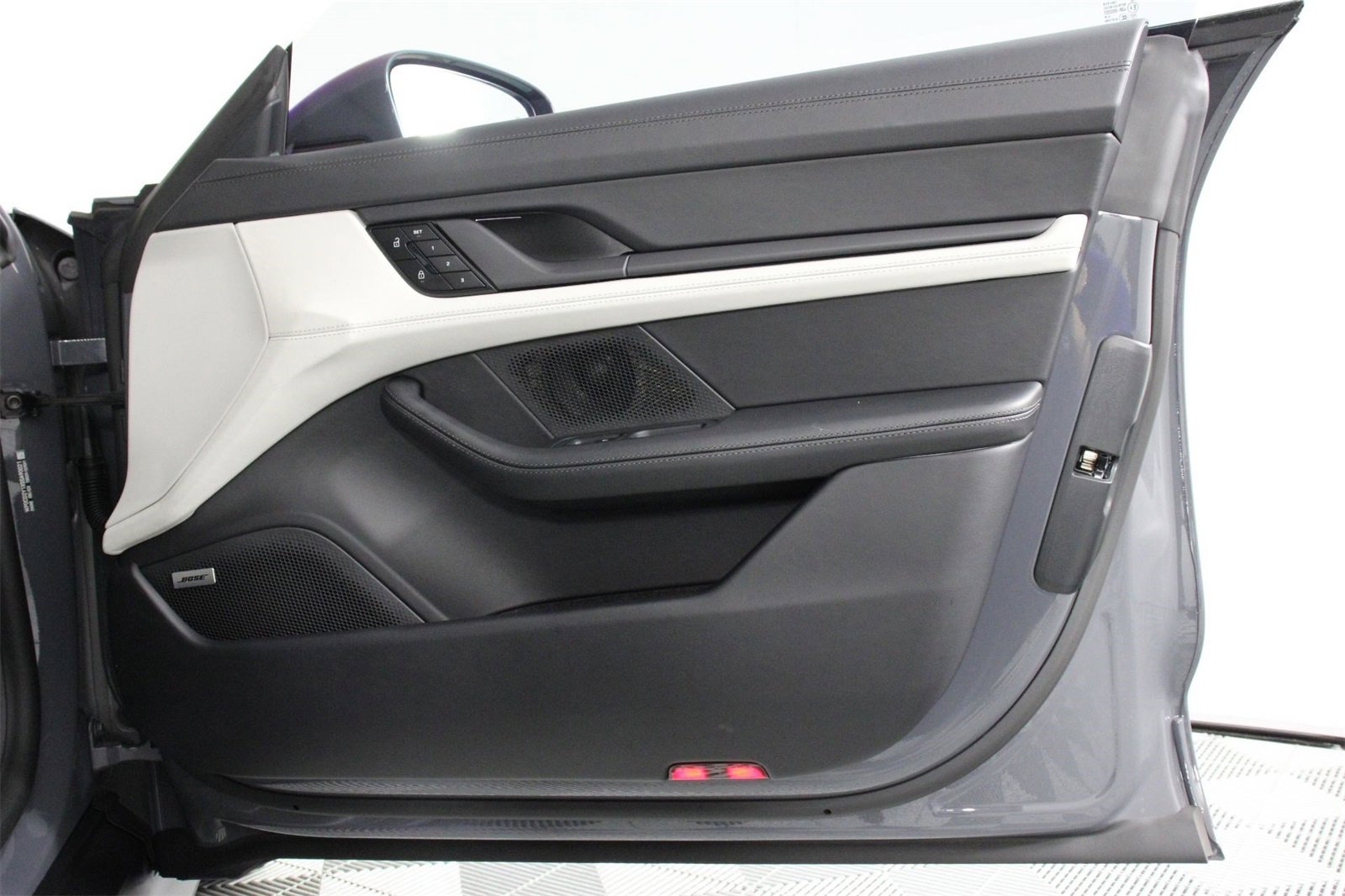 Used 2025 Porsche Taycan GTS image 23