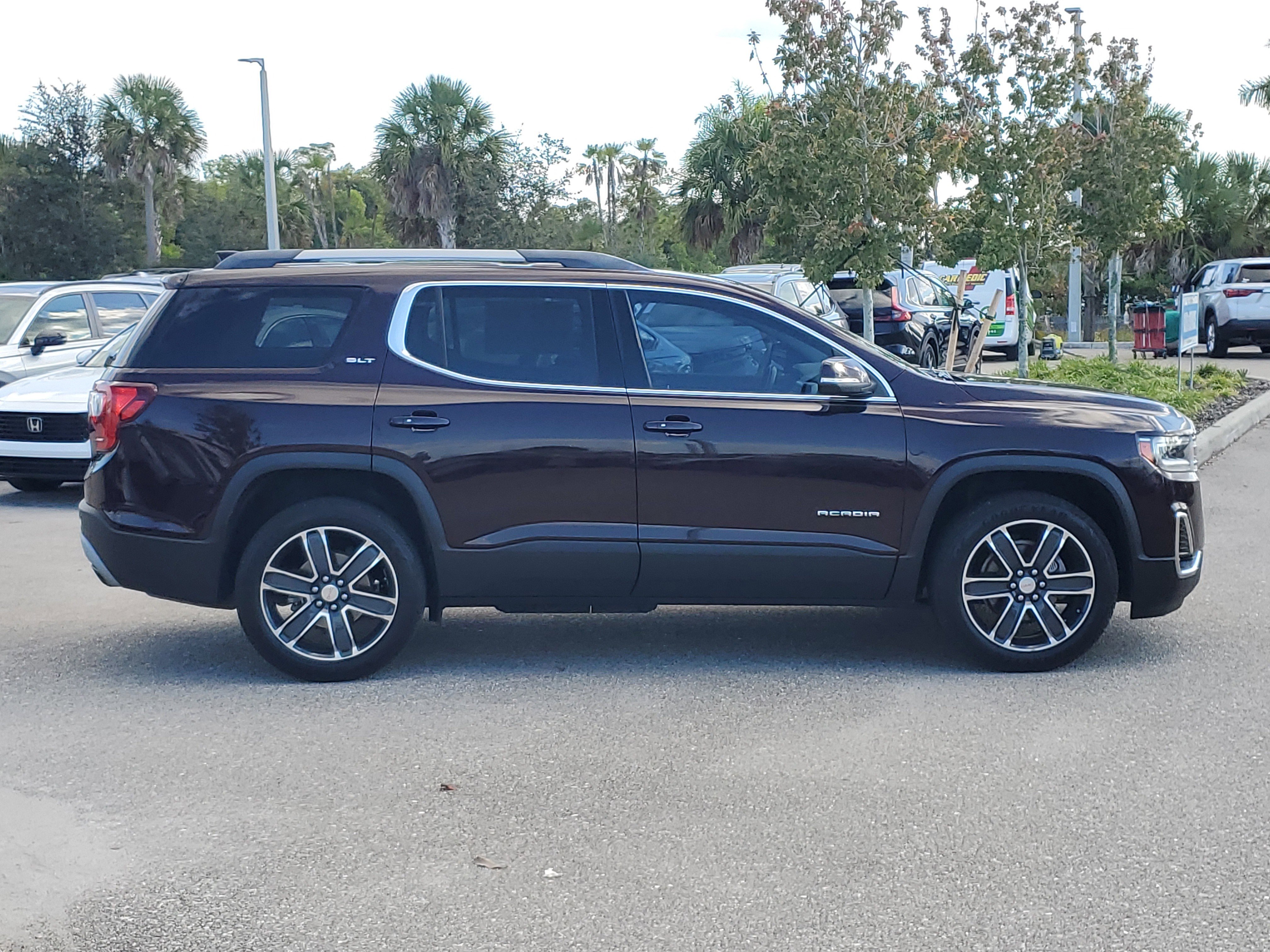 Used 2020 GMC Acadia SLT w/ Driver Alert Package II image 8