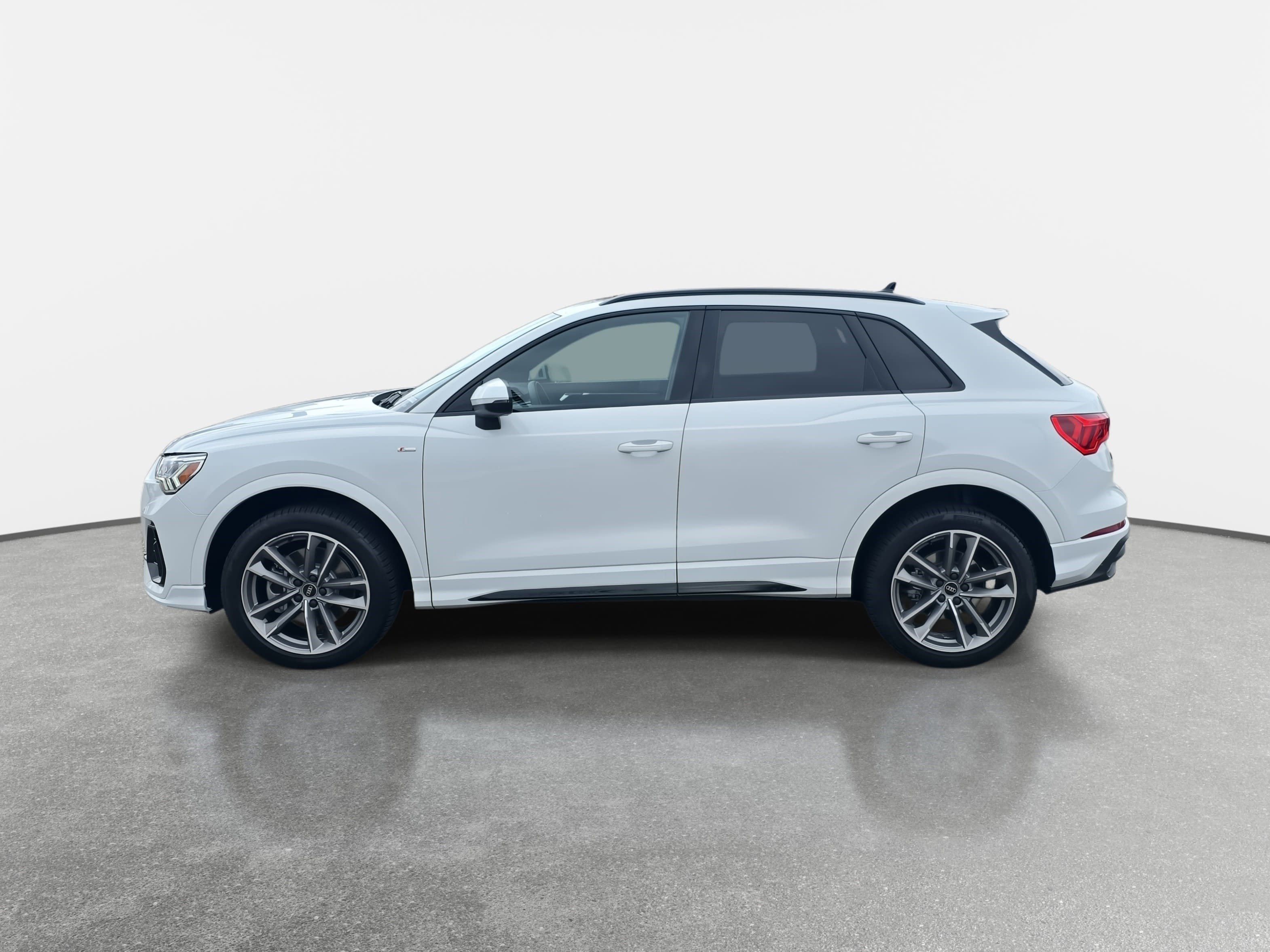 Certified 2025 Audi Q3 2.0T Premium w/ Convenience Package image 8