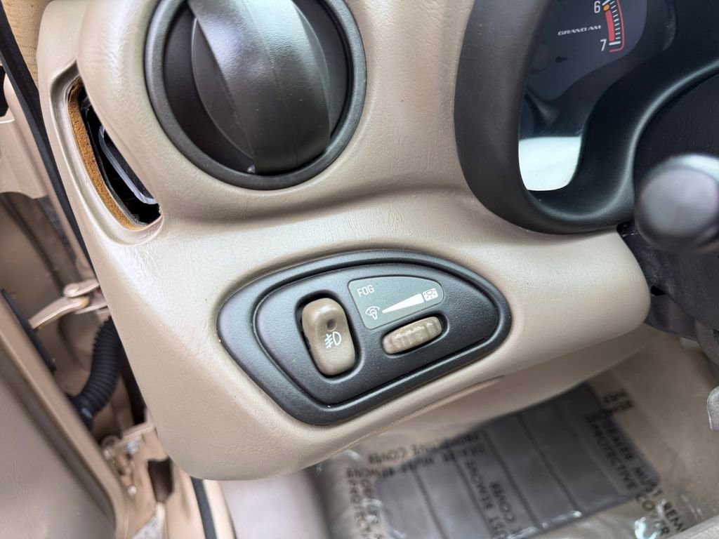 Used 2005 Pontiac Grand Am SE image 32