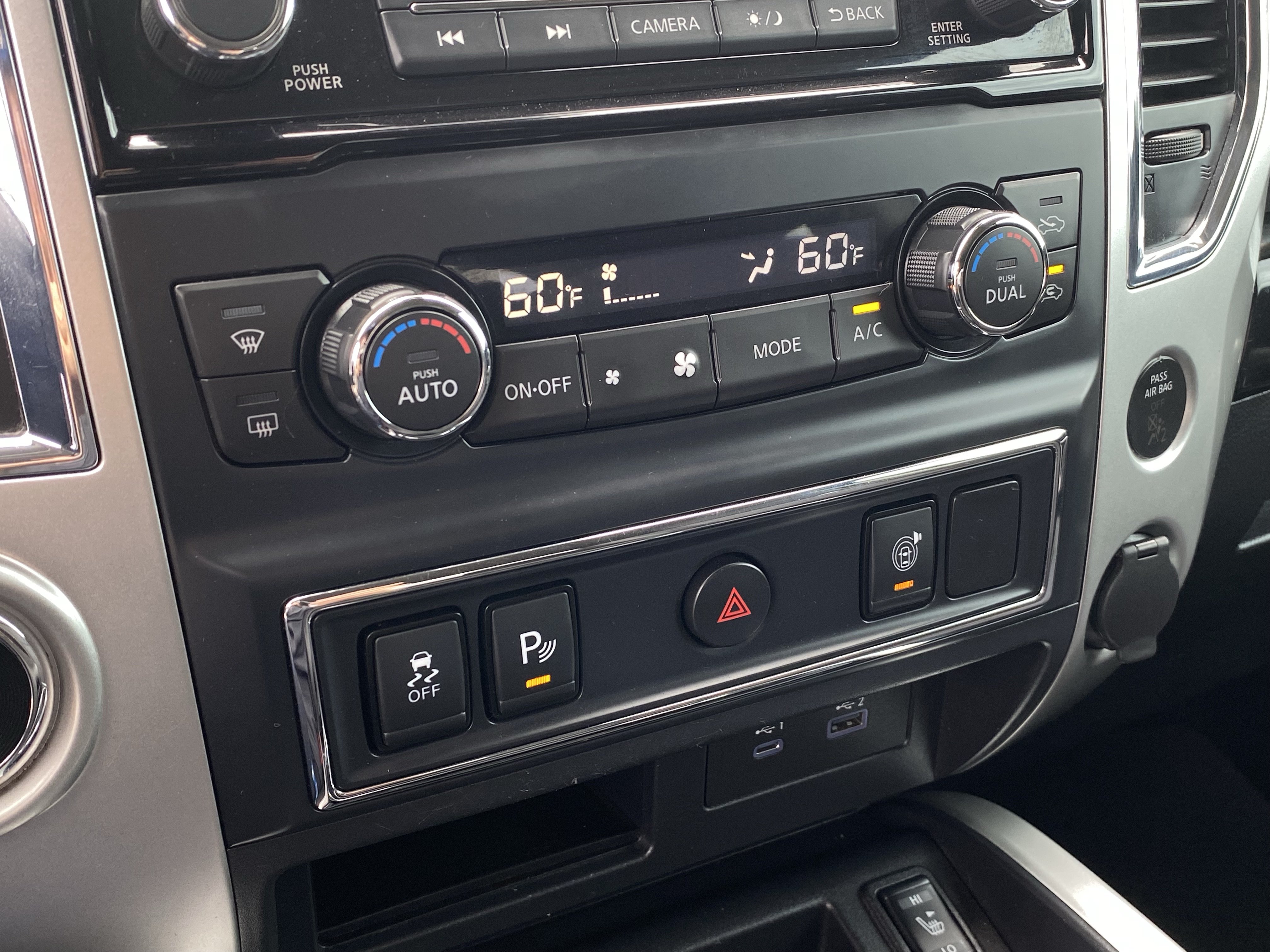 Used 2021 Nissan Titan SV w/ SV Convenience Package RWD image 24