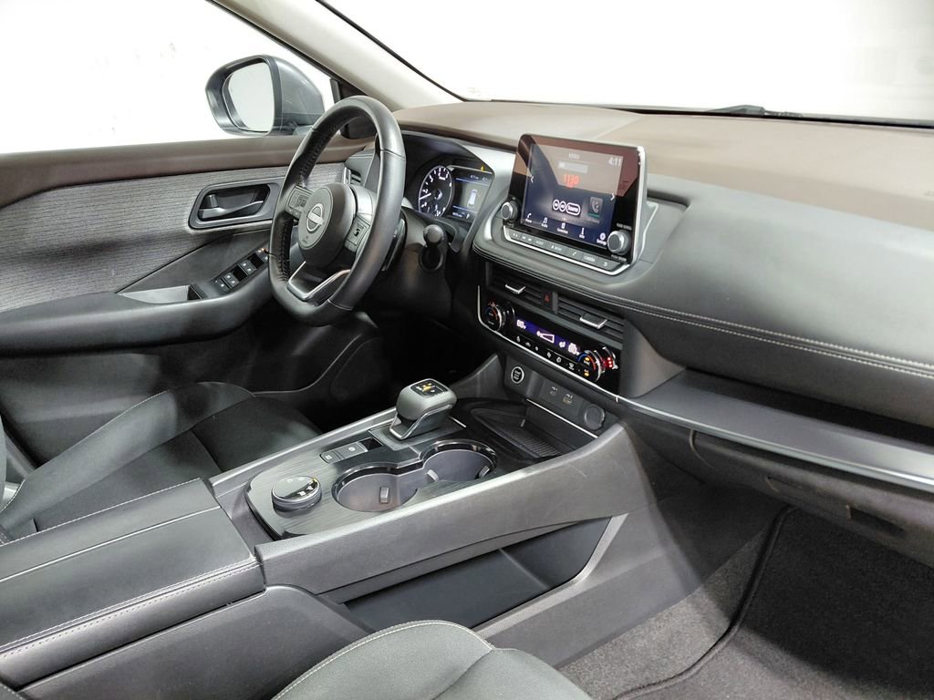 Used 2023 Nissan Rogue S image 19