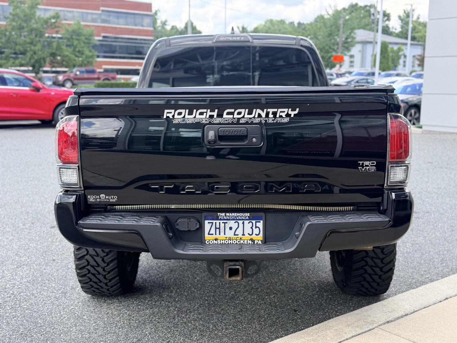 Used 2017 Toyota Tacoma TRD Sport w/ Tow Package AWD/4WD image 5